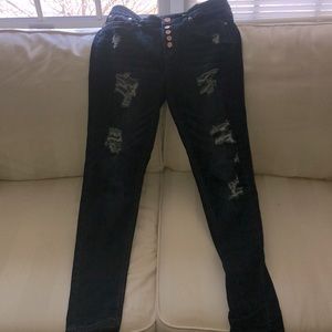 Ripped skinny jeans 👖